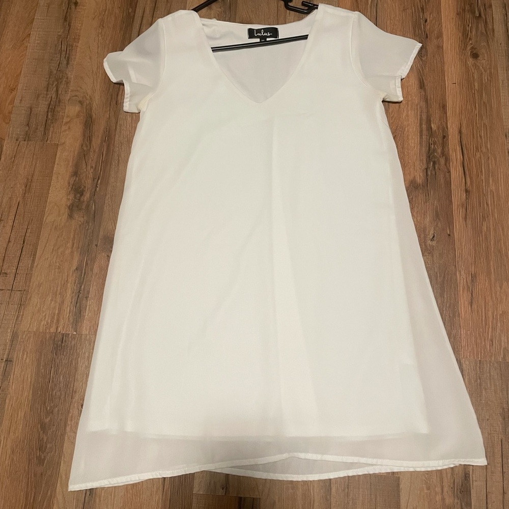 Lulu’s White V-Neck Shift Dress